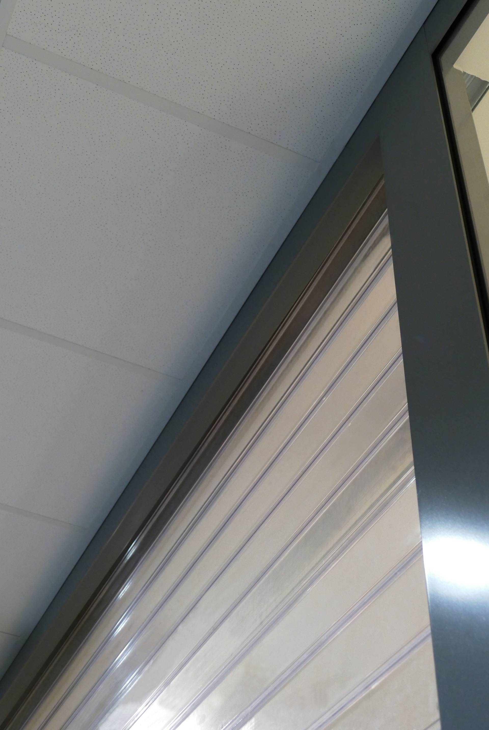 <i class='fas fa-angle-double-right'></i> Der Einbau unserer volltransparenten Rolltore erfolgt mit allergr&ouml;&szlig;ter Sorgfalt.