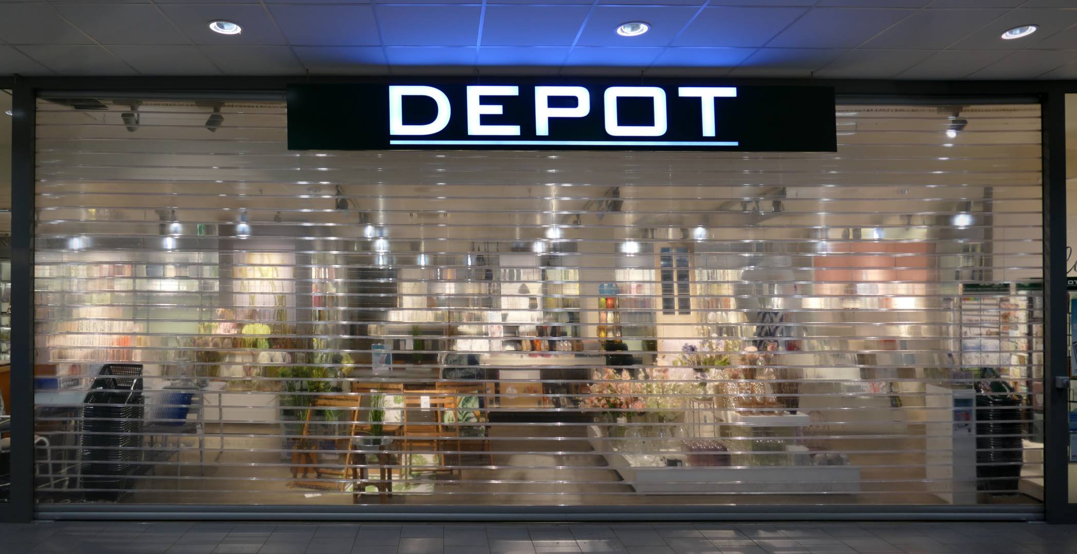 <i class='fas fa-angle-double-right'></i> Eleganz und Transparenz, gepaart mit vollendeter Leichtigkeit. Deshalb ein Rolltor von limtech!