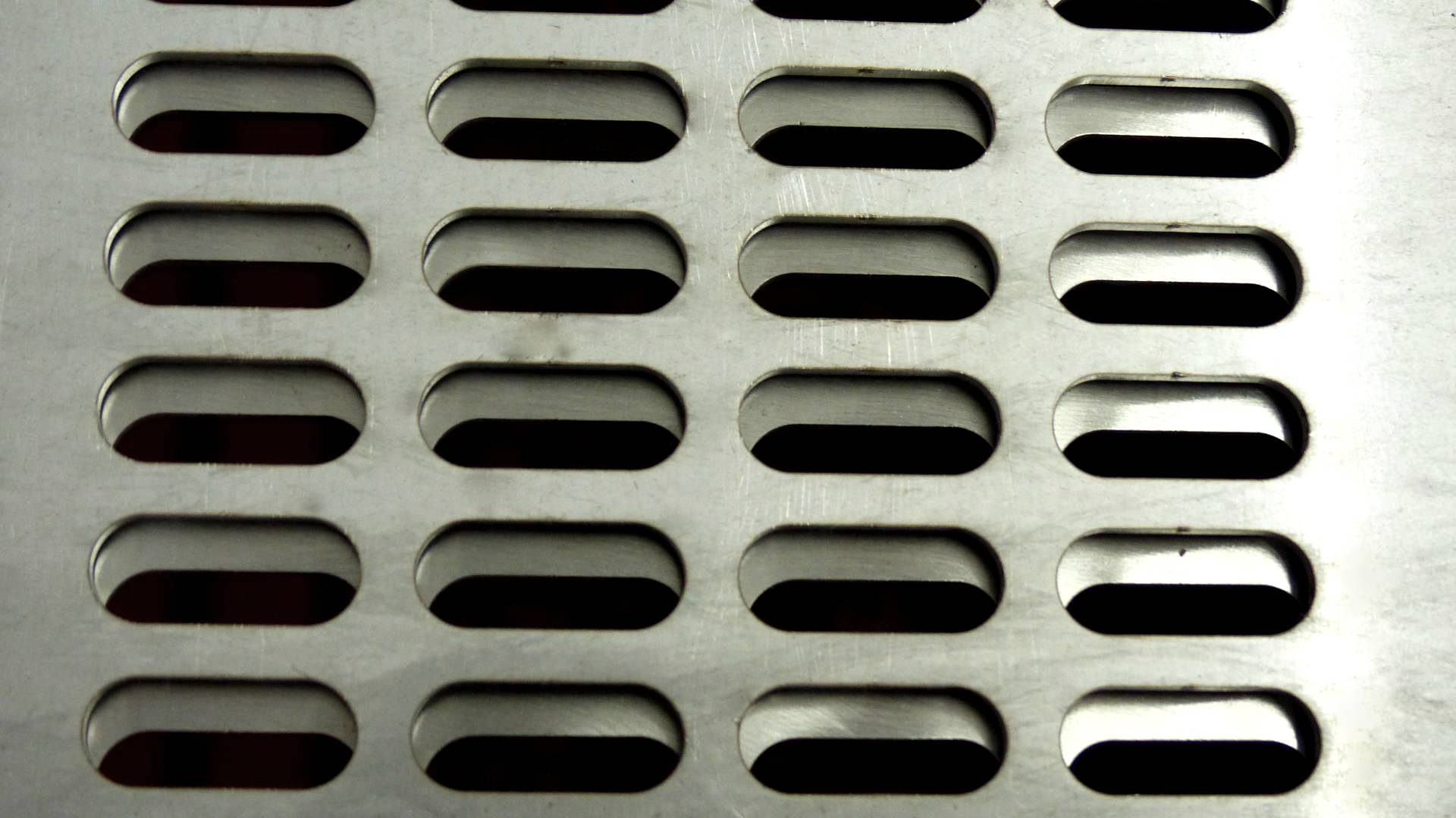 <i class='fas fa-angle-double-right'></i> Das „Geheimnis“ des präzisen Aufsandens: <br /> Ein Streusieb, entsprechend dem Prinzip eines „Puderzuckersiebes,“ gewährleistet millimetergenaues Aufsanden. Einfach genial! Genial einfach! Das SM2 von limtech.