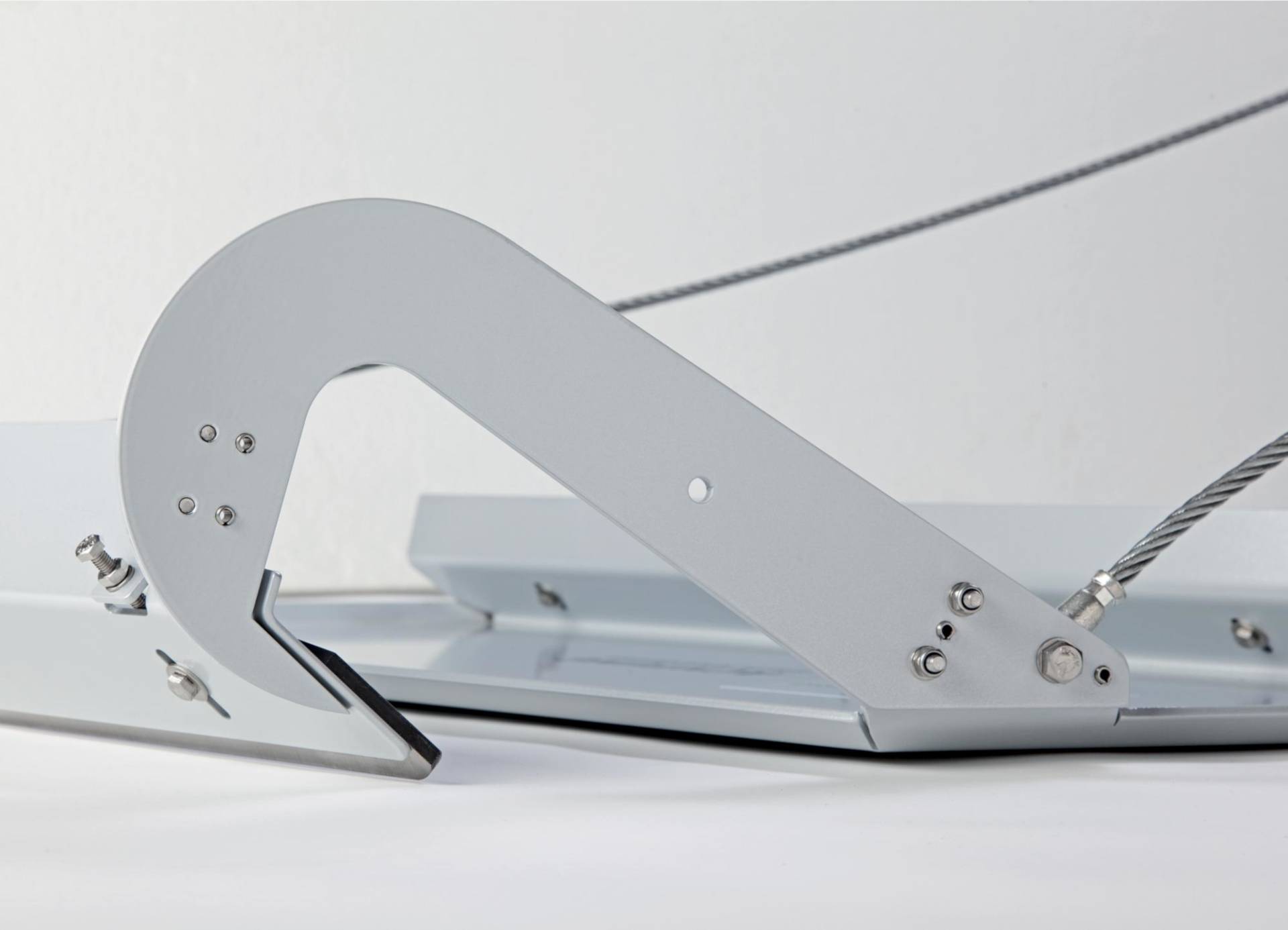 <i class='fas fa-angle-double-right'></i> Das Sandmesser TM2. Seine solide, unverwüstliche Konstruktion überzeugt. Hochwertiger, feuerverzinkter Stahl verspricht eine unbegrenzte Lebensdauer. Das TM2, eine Anschaffung, die sich jeder Tennisverein leisten sollte.